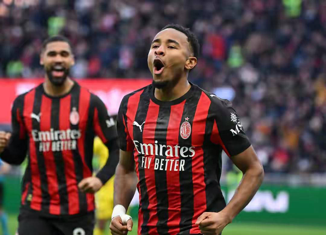 意甲第17轮战报:米兰主场3-0大胜维罗纳,恩昆库首发上演双响炮